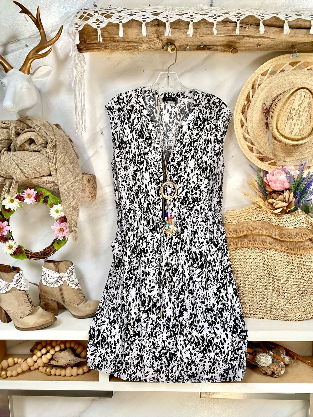 Black & White Speckled V-Neck summer monochromatic dress resort vacay beach vibe